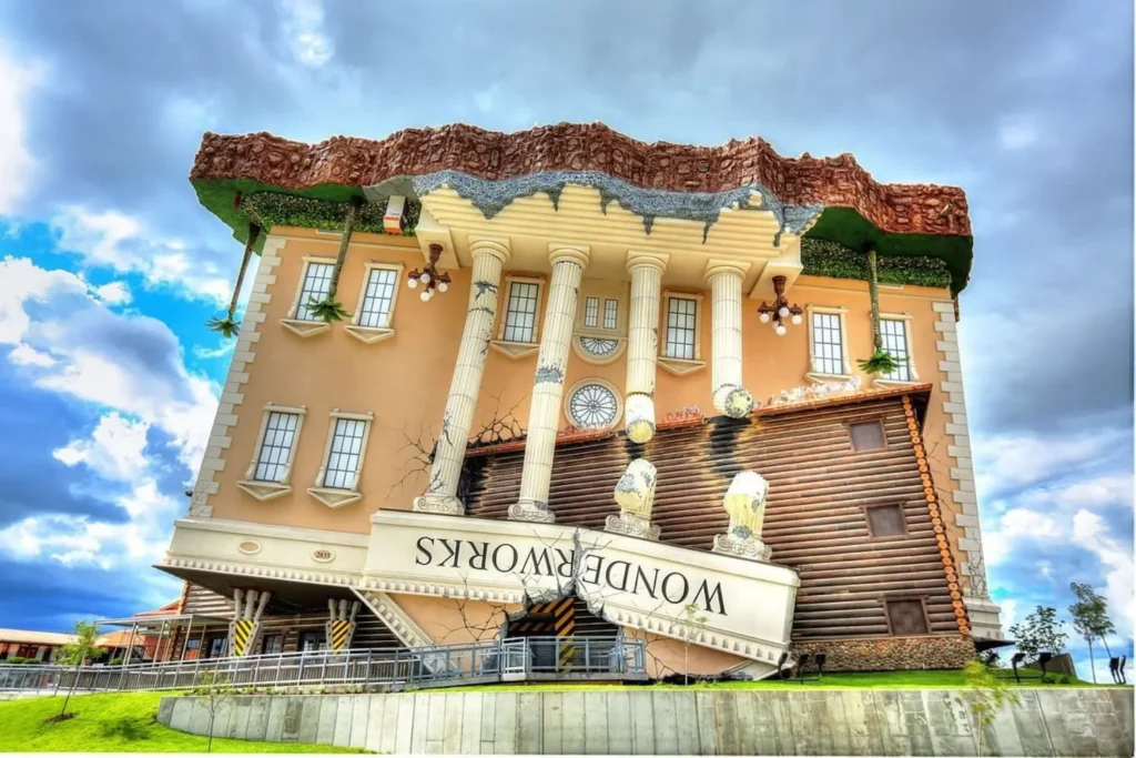 imagem do museu wonderworks, um dos pontos turísticos em Orlando.